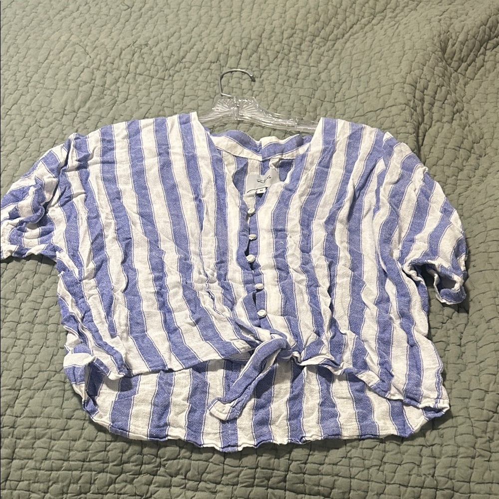 Rails Blue and White Striped Shirt tie detail medium